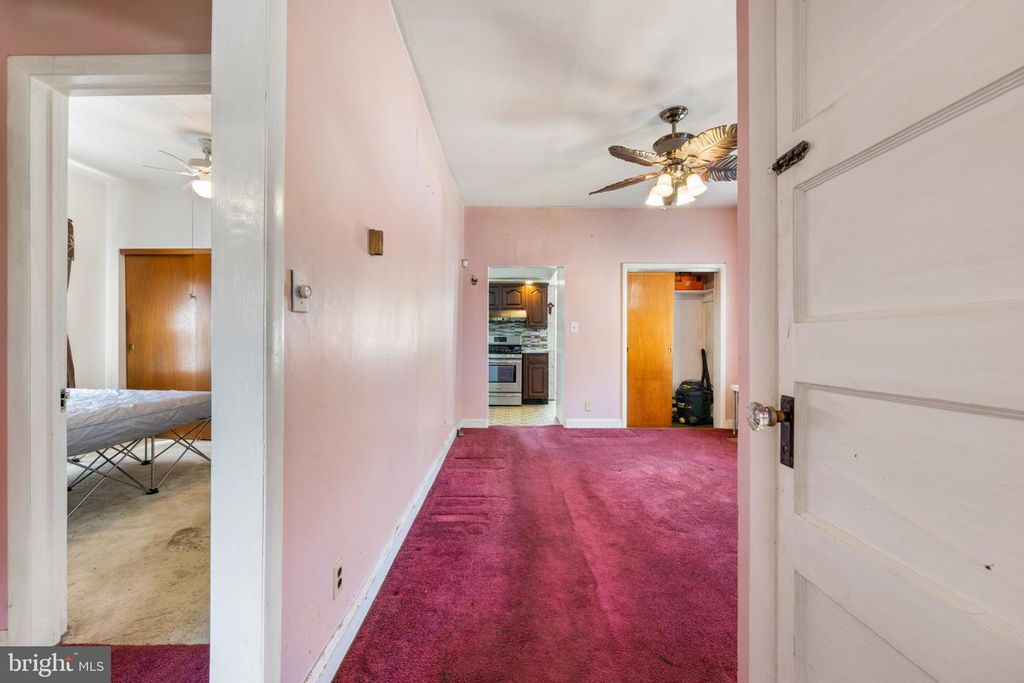 Image 9 of property listing at 6810 BELCLARE RD, Baltimore, MD 21222