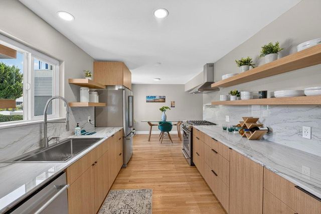 229 16th Avenue, Santa Cruz, CA 95062