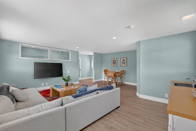 229 16th Avenue, Santa Cruz, CA 95062