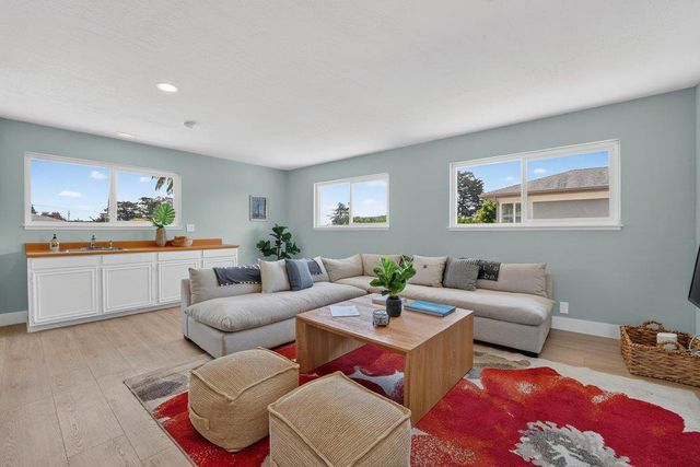 229 16th Avenue, Santa Cruz, CA 95062