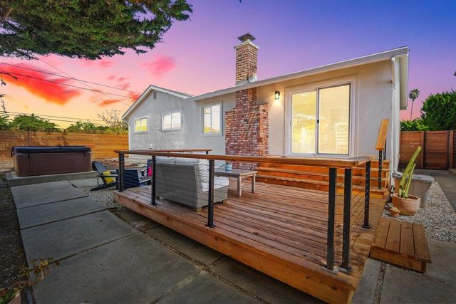229 16th Avenue, Santa Cruz, CA 95062
