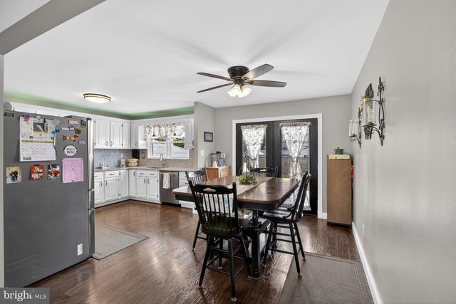 3560 EDGEWATER LN, Brookhaven, PA 19015