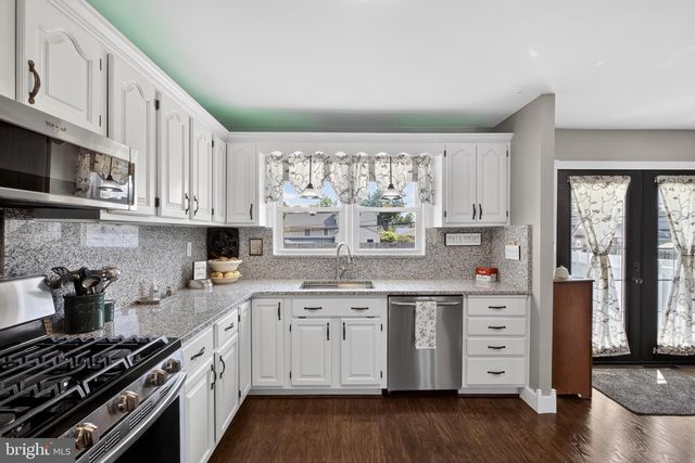 3560 EDGEWATER LN, Brookhaven, PA 19015