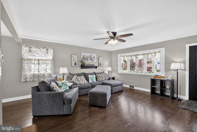 3560 EDGEWATER LN, Brookhaven, PA 19015