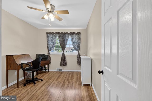 3560 EDGEWATER LN, Brookhaven, PA 19015