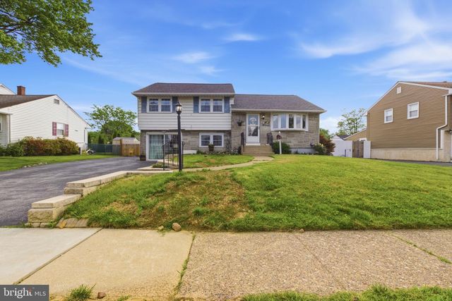 3560 EDGEWATER LN, Brookhaven, PA 19015