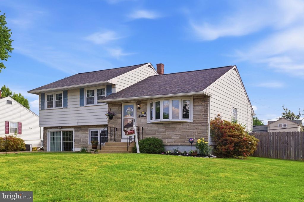 3560 EDGEWATER LN, Brookhaven, PA 19015