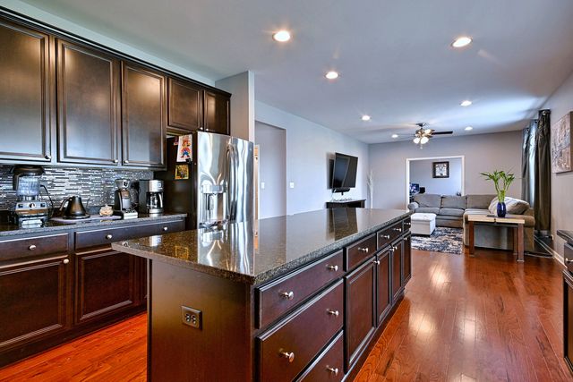 1128 Kingsmill Drive, Algonquin, IL 60102