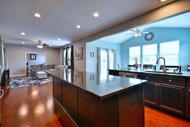 1128 Kingsmill Drive, Algonquin, IL 60102