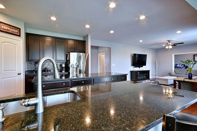 1128 Kingsmill Drive, Algonquin, IL 60102