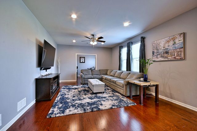 1128 Kingsmill Drive, Algonquin, IL 60102