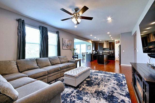 1128 Kingsmill Drive, Algonquin, IL 60102
