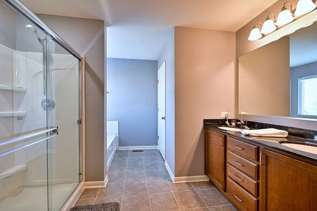 1128 Kingsmill Drive, Algonquin, IL 60102