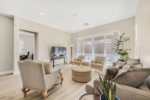 3877 West Haleh Avenue, Las Vegas, NV 89141