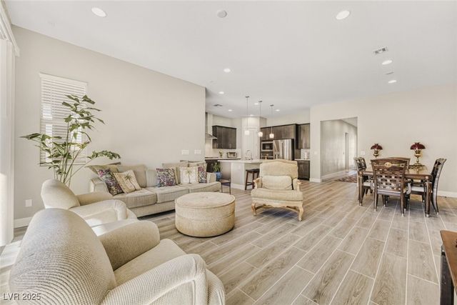 3877 West Haleh Avenue, Las Vegas, NV 89141