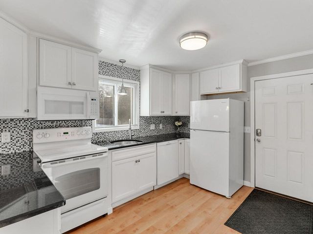 9 South Street Lane, Essex Junction, VT 05452