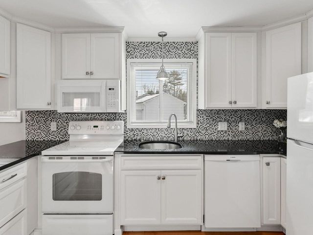 9 South Street Lane, Essex Junction, VT 05452