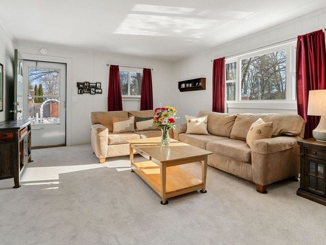 9 South Street Lane, Essex Junction, VT 05452