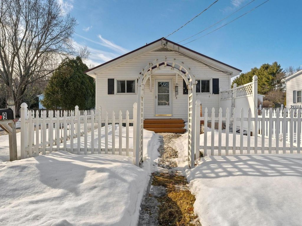 9 South Street Lane, Essex Junction, VT 05452