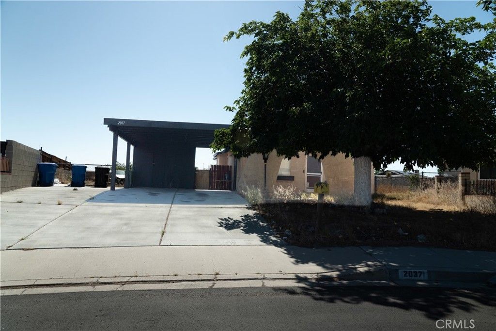 Image 1 of property listing at 2037 Sequoia, Barstow, CA 92311