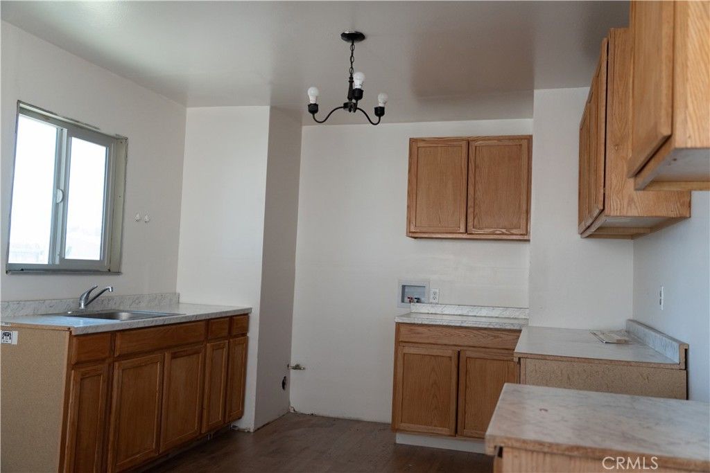 Image 2 of property listing at 2037 Sequoia, Barstow, CA 92311