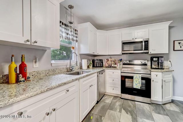 6104 VASARI Drive, Jacksonville, FL 32216