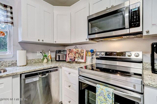 6104 VASARI Drive, Jacksonville, FL 32216