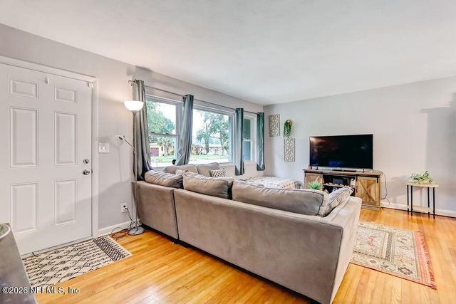 6104 VASARI Drive, Jacksonville, FL 32216