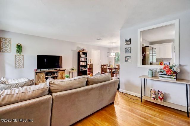 6104 VASARI Drive, Jacksonville, FL 32216