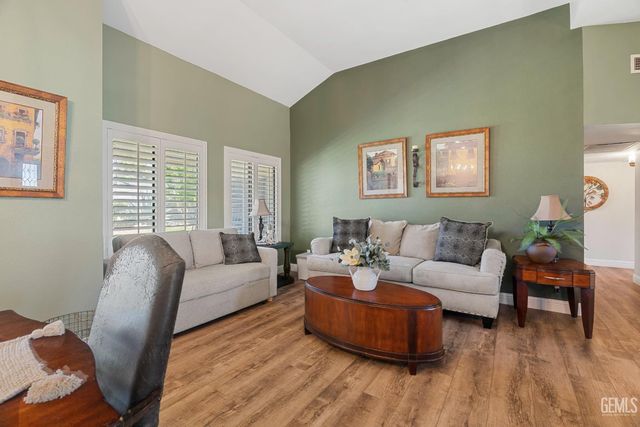 9800 Mesa Oak Drive, Bakersfield, CA 93311