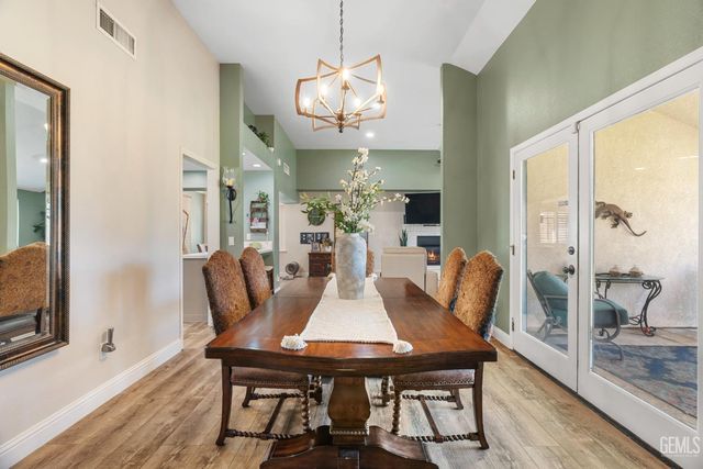 9800 Mesa Oak Drive, Bakersfield, CA 93311