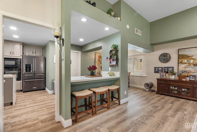 9800 Mesa Oak Drive, Bakersfield, CA 93311