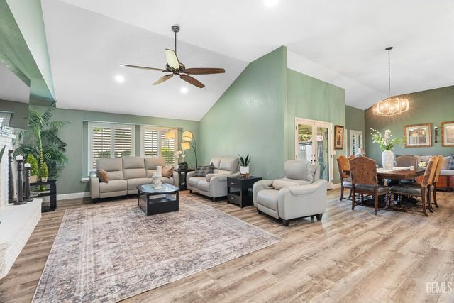 9800 Mesa Oak Drive, Bakersfield, CA 93311