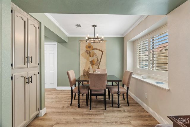 9800 Mesa Oak Drive, Bakersfield, CA 93311