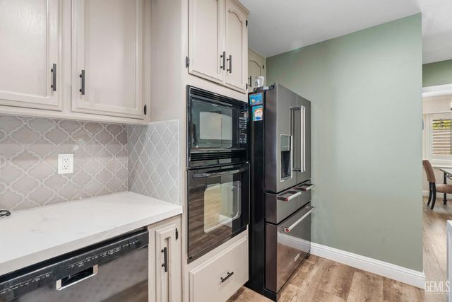 9800 Mesa Oak Drive, Bakersfield, CA 93311