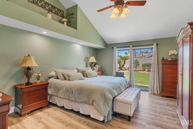 9800 Mesa Oak Drive, Bakersfield, CA 93311