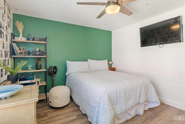 9800 Mesa Oak Drive, Bakersfield, CA 93311