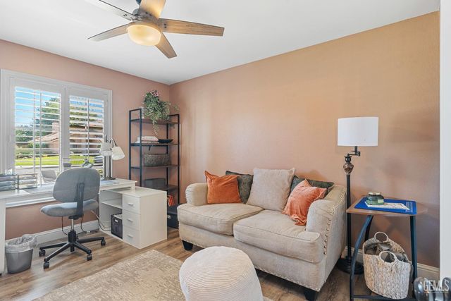 9800 Mesa Oak Drive, Bakersfield, CA 93311