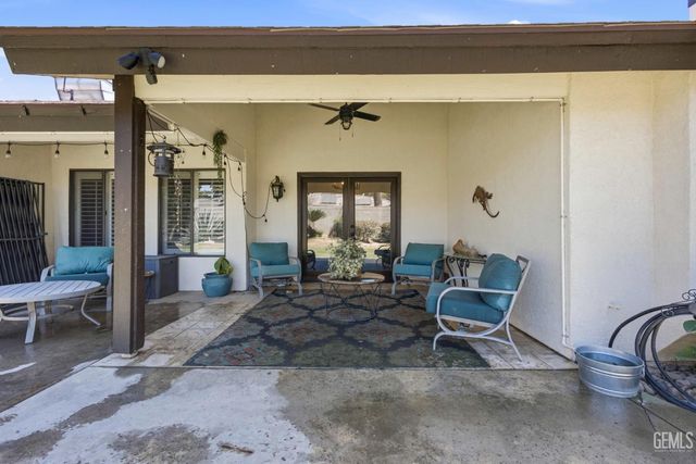 9800 Mesa Oak Drive, Bakersfield, CA 93311