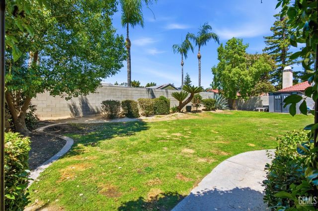 9800 Mesa Oak Drive, Bakersfield, CA 93311