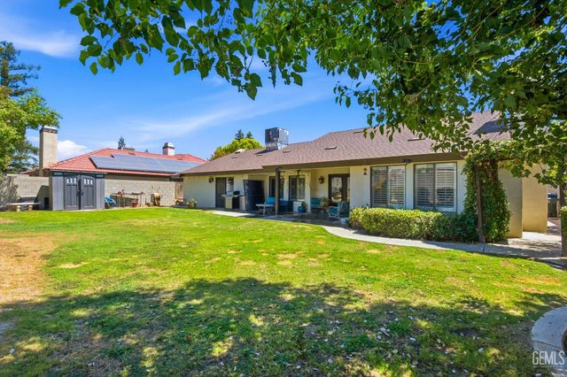 9800 Mesa Oak Drive, Bakersfield, CA 93311