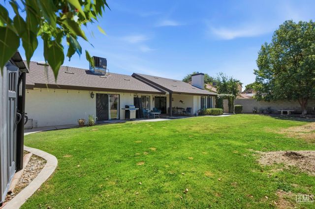 9800 Mesa Oak Drive, Bakersfield, CA 93311