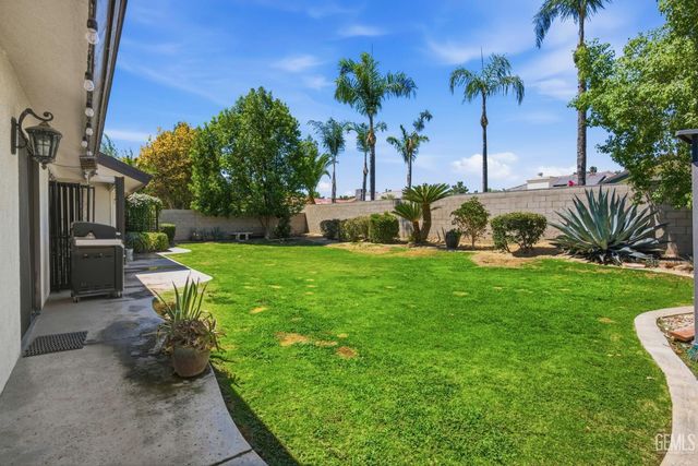 9800 Mesa Oak Drive, Bakersfield, CA 93311