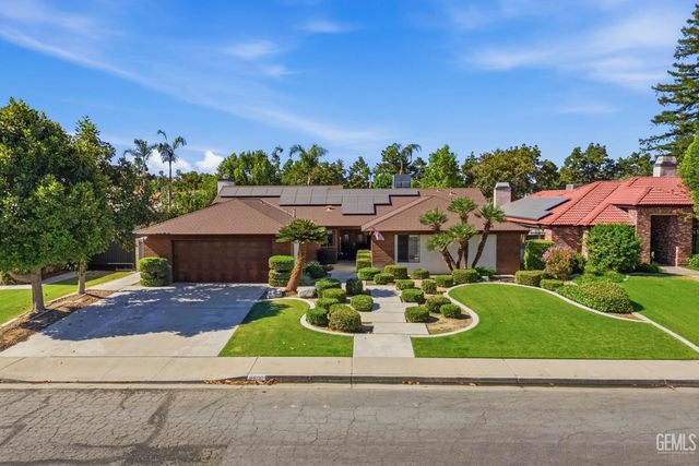 9800 Mesa Oak Drive, Bakersfield, CA 93311