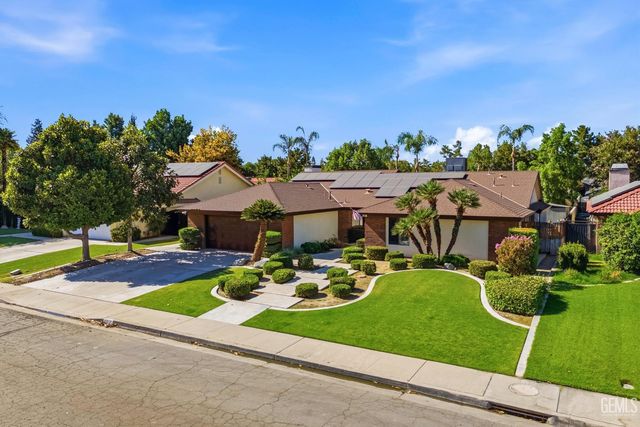 9800 Mesa Oak Drive, Bakersfield, CA 93311