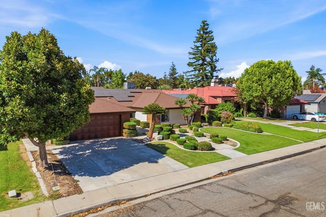 9800 Mesa Oak Drive, Bakersfield, CA 93311