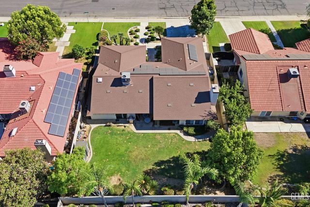 9800 Mesa Oak Drive, Bakersfield, CA 93311