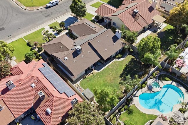 9800 Mesa Oak Drive, Bakersfield, CA 93311