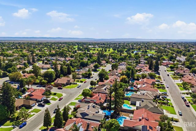 9800 Mesa Oak Drive, Bakersfield, CA 93311