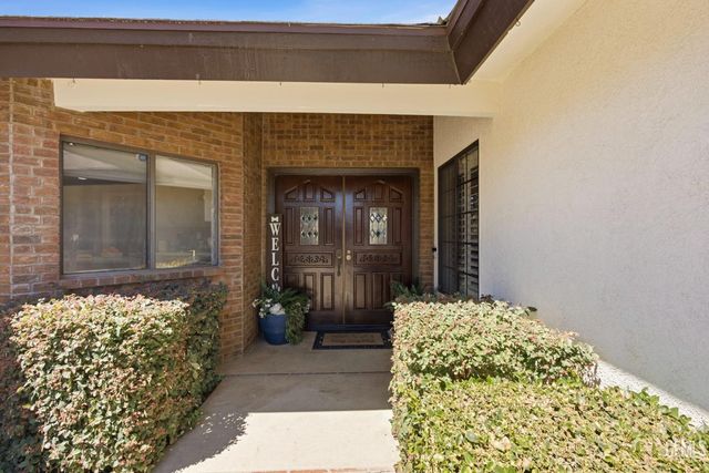 9800 Mesa Oak Drive, Bakersfield, CA 93311